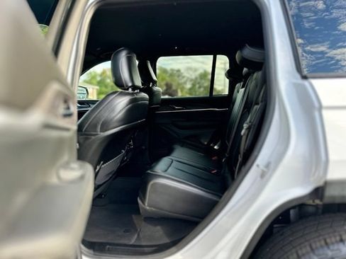 Used 2024 Jeep Grand Cherokee Limited AWD/4WD image 19