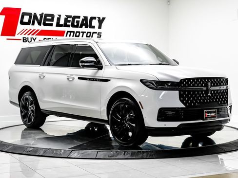 Used 2025 Lincoln Navigator L Black Label AWD/4WD image 3