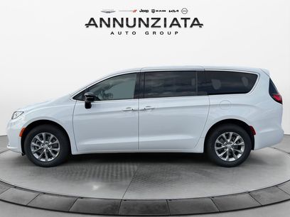 New 2026 Chrysler Pacifica Select