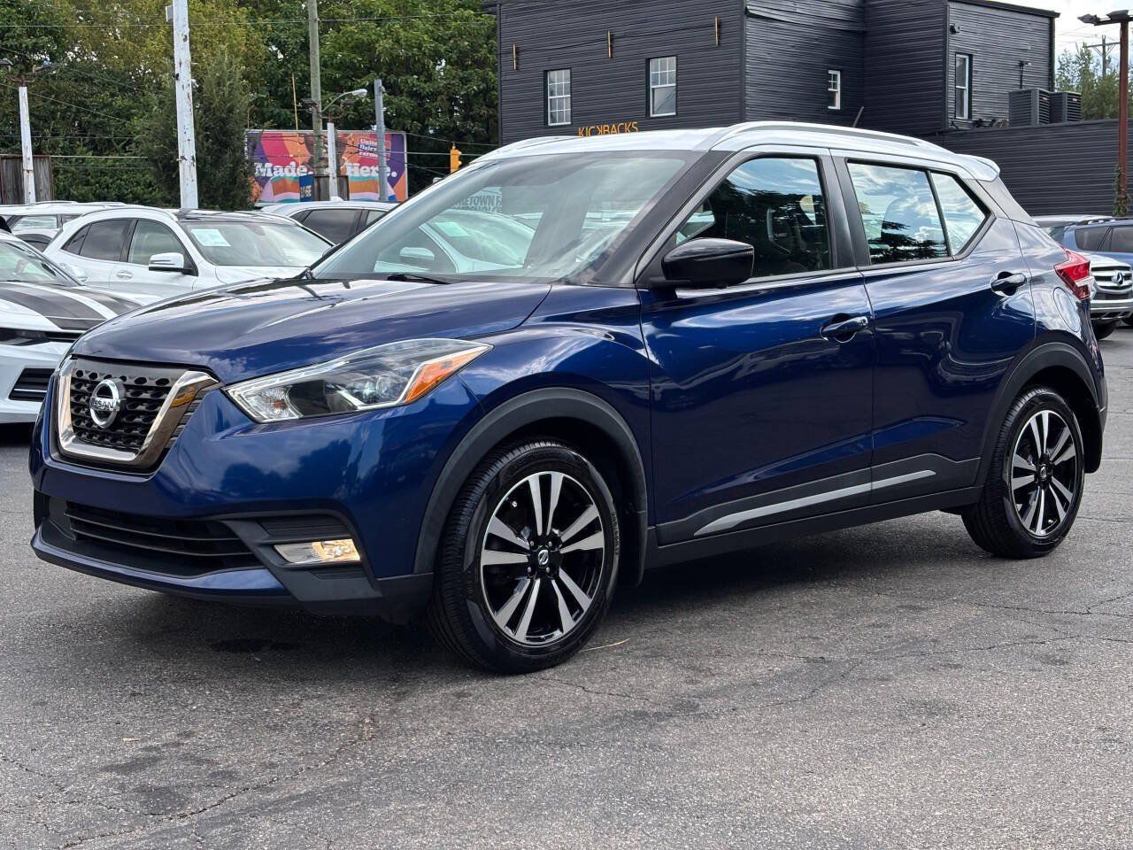 Used 2019 Nissan Kicks SR w/ SR Premium Package FWD image 4