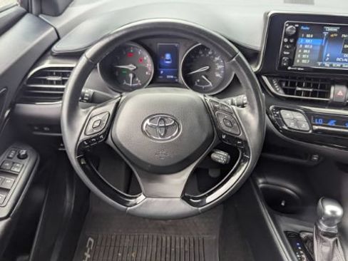 Used 2018 Toyota C-HR XLE FWD image 23