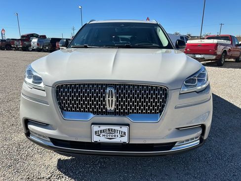 Used 2022 Lincoln Aviator Reserve w/ Equipment Group 201A AWD/4WD image 3
