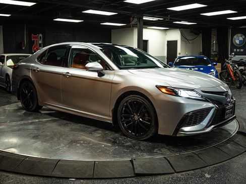 Used 2021 Toyota Camry XSE image 5