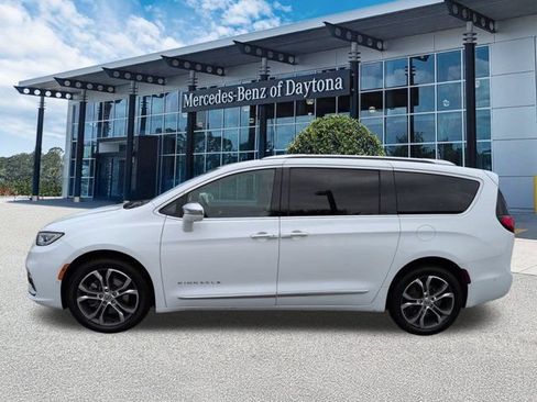 Used 2021 Chrysler Pacifica Pinnacle AWD/4WD image 7