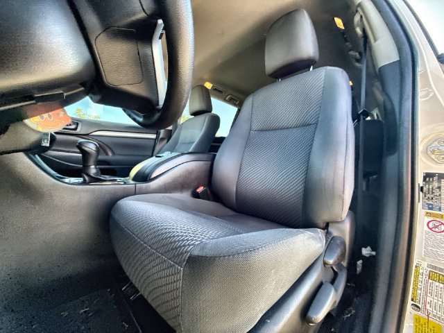 Used 2019 Toyota Highlander LE FWD image 11