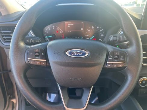 Used 2020 Ford Escape SE image 25