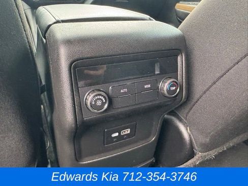 Used 2023 GMC Acadia SLE w/ Elevation Edition image 17