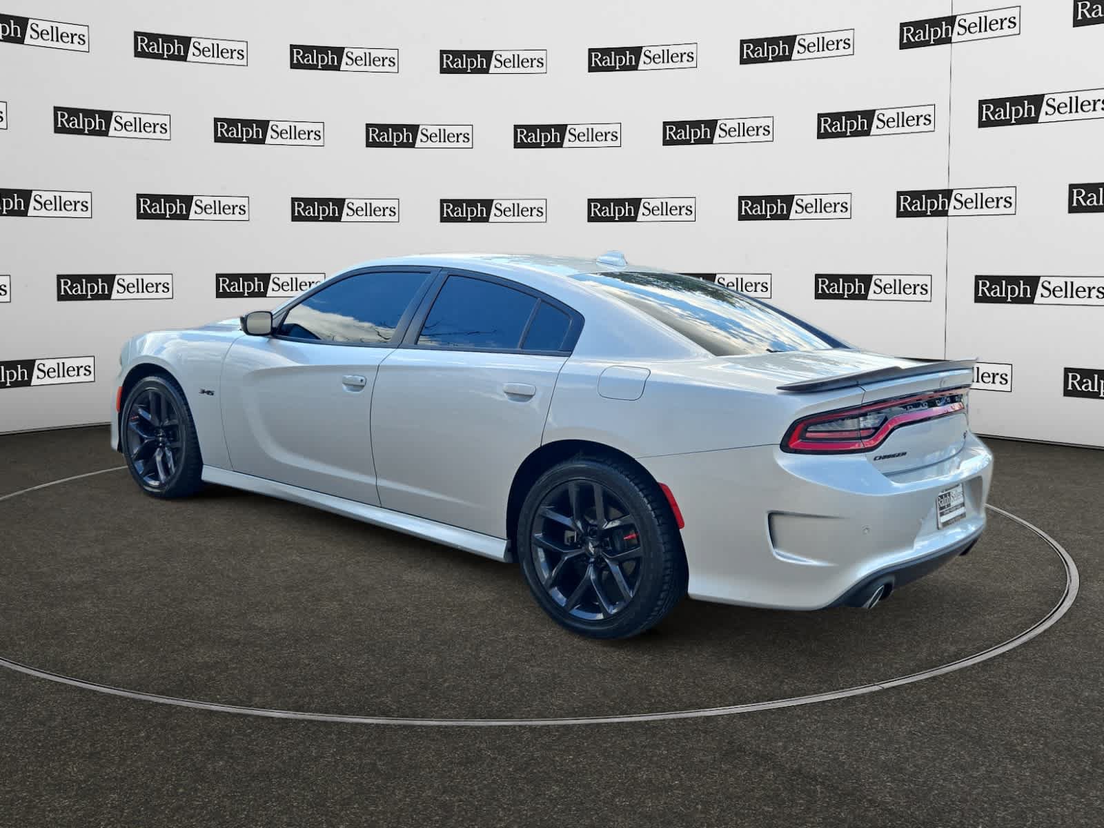 Used 2023 Dodge Charger R/T w/ Blacktop Package RWD image 4