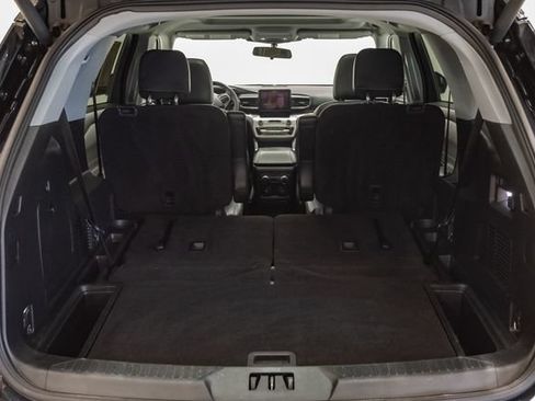 Used 2023 Ford Explorer XLT w/ Equipment Group 202A AWD/4WD image 37