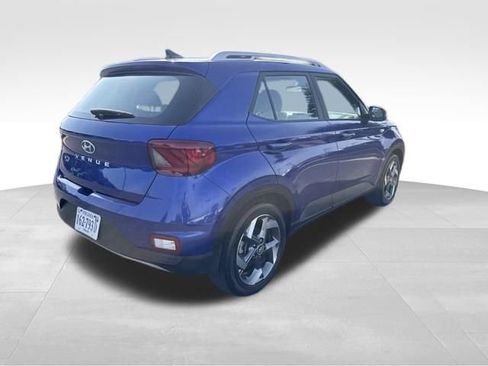 Used 2022 Hyundai Venue Limited w/ Cargo Package FWD image 11
