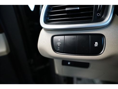 Used 2018 Kia Sorento AWD image 18