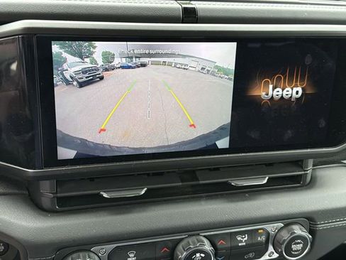 Used 2024 Jeep Wrangler Unlimited Rubicon 4xe AWD/4WD image 13