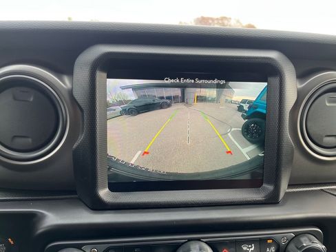 Used 2022 Jeep Wrangler Unlimited Sport image 25