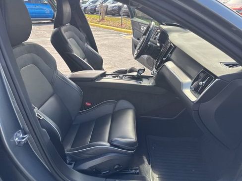 Used 2019 Volvo S60 T5 R-Design image 25