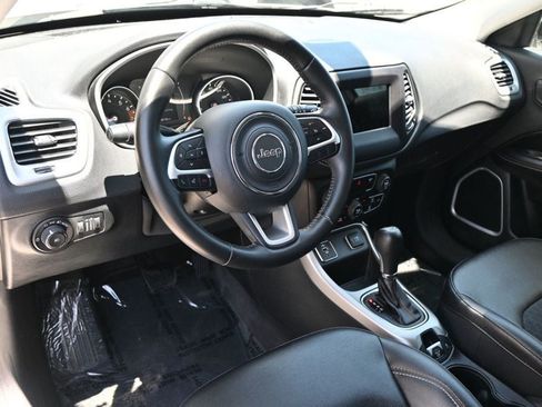 Used 2019 Jeep Compass Latitude FWD image 10