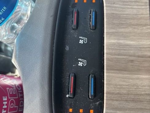 Used 2021 Toyota Venza Limited w/ Carpet Mat Package (TMS) image 10