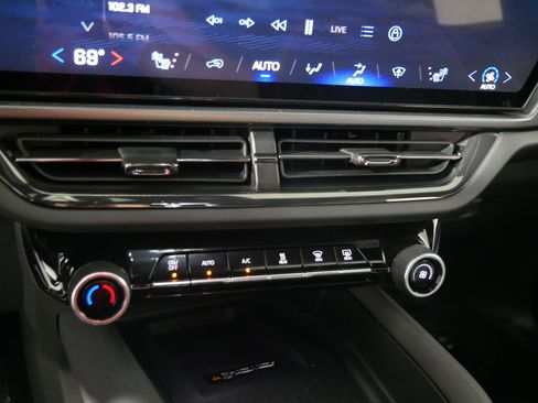 Used 2025 Chevrolet Equinox EV RS AWD/4WD image 23