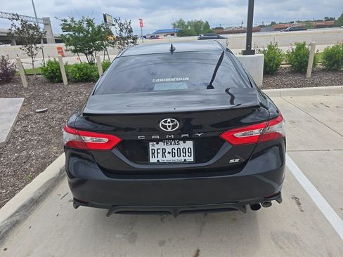 Used 2019 Toyota Camry SE image 6