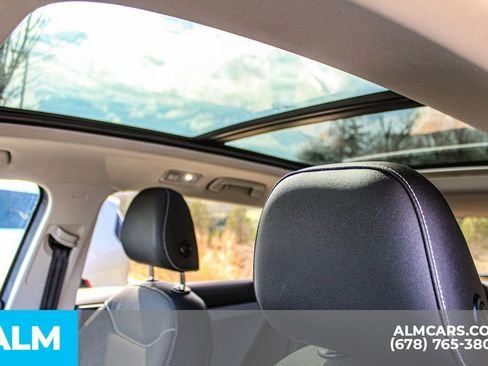 Used 2024 Volkswagen Taos SE image 21