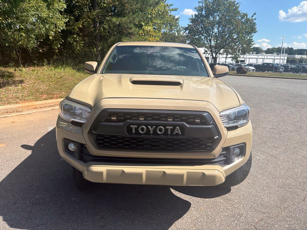 Used 2018 Toyota Tacoma TRD Sport AWD/4WD image 11