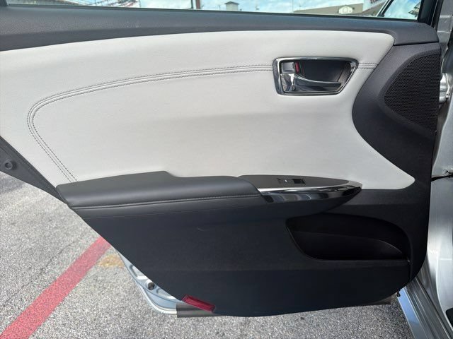 Used 2018 Toyota Avalon Limited FWD image 22