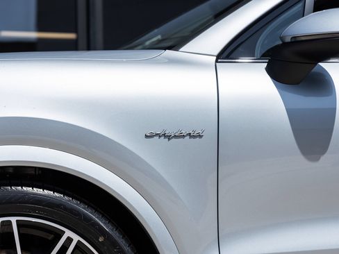 Certified 2026 Porsche Cayenne E-Hybrid Coupe AWD/4WD image 17