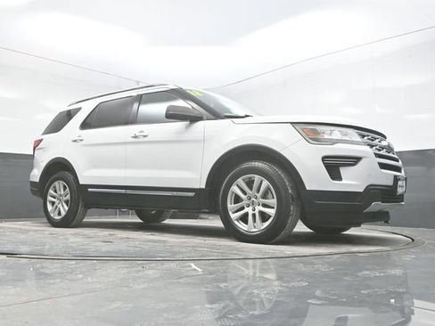 Used 2018 Ford Explorer XLT image 27