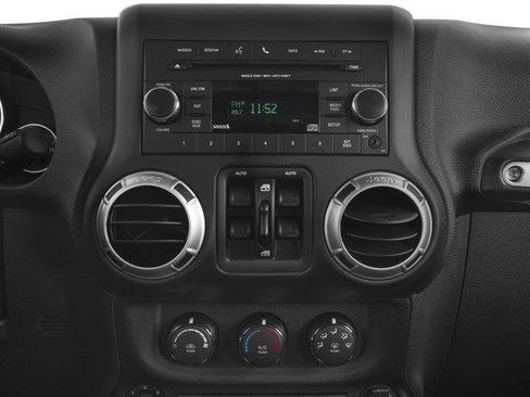 Used 2017 Jeep Wrangler Unlimited Sahara w/ Dual Top Group AWD/4WD image 13