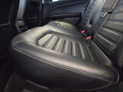 Used 2017 Ford Fusion SE w/ Fusion SE Technology Package image 34