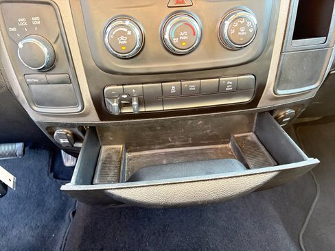 Used 2018 RAM 2500 Tradesman w/ Chrome Appearance Group AWD/4WD image 19