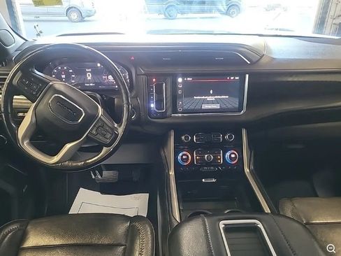 Used 2022 GMC Yukon XL Denali AWD/4WD image 3
