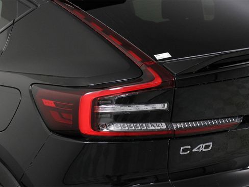 Certified 2023 Volvo C40 Recharge Core image 18