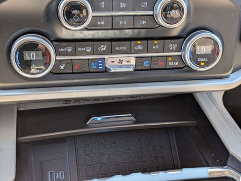Used 2024 Ford Expedition Limited RWD image 25