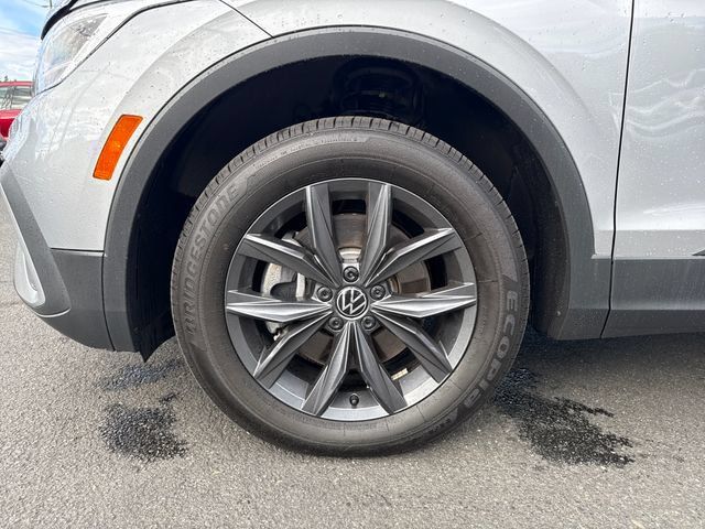 Used 2022 Volkswagen Tiguan SE AWD/4WD image 24