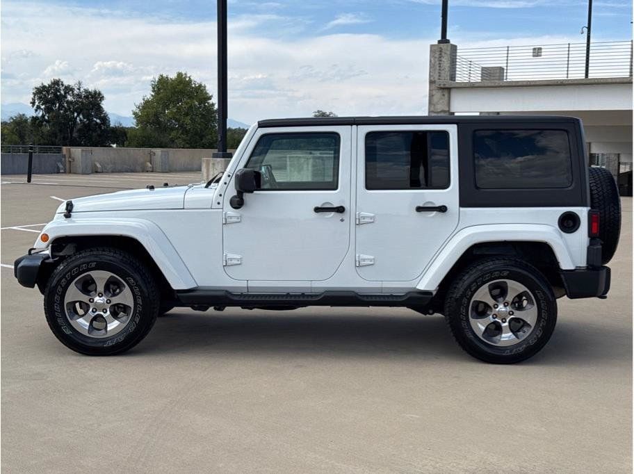Used 2017 Jeep Wrangler Unlimited Sahara w/ Connectivity Group AWD/4WD image 4