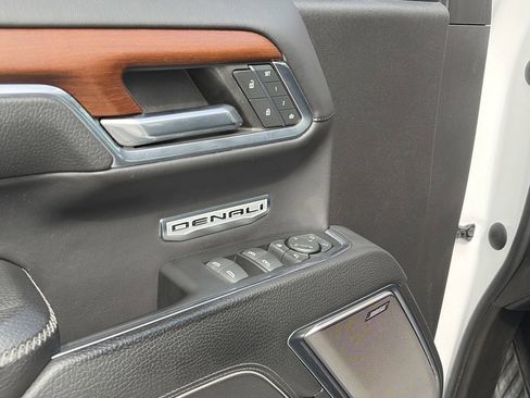 Used 2023 GMC Sierra 1500 Denali w/ Denali Reserve Package AWD/4WD image 17