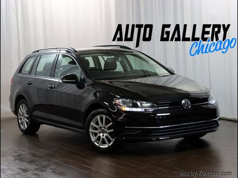 Used 2019 Volkswagen Golf S image 1