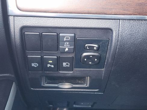 Used 2021 Toyota Land Cruiser image 25