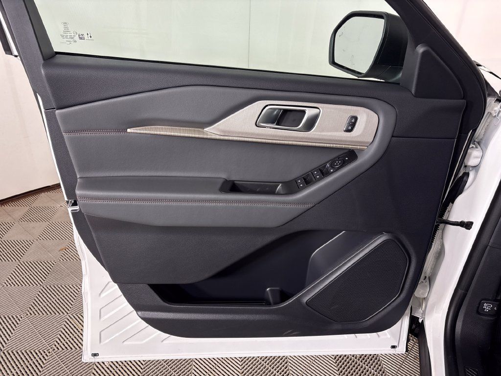 New 2027 Ford Explorer Active w/ Active Comfort Package RWD image 16