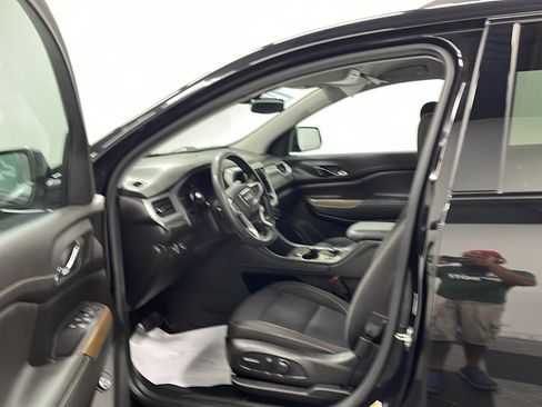 Used 2023 GMC Acadia SLE w/ Driver Convenience Package FWD image 2