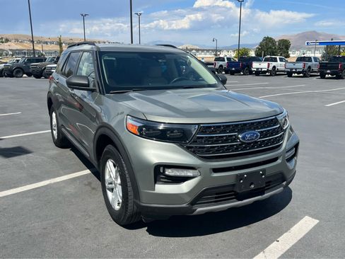 Used 2020 Ford Explorer XLT w/ Equipment Group 202A AWD/4WD image 4