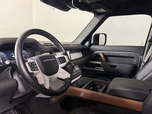 Used 2024 Land Rover Defender 110 X-Dynamic SE image 4