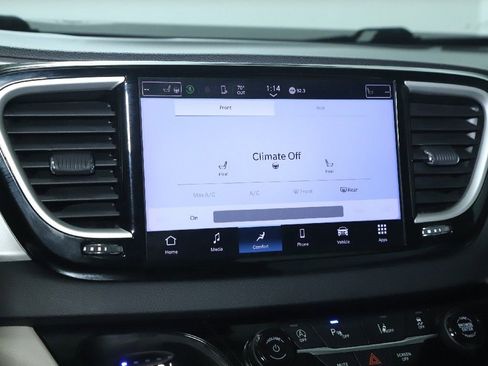 Used 2024 Chrysler Pacifica Touring-L FWD image 24