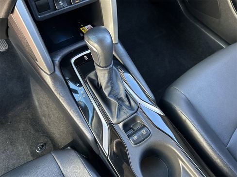 Used 2022 Toyota Corolla Cross XLE image 27