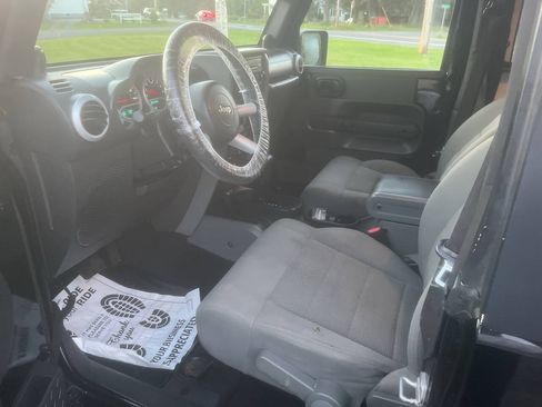 Used 2008 Jeep Wrangler Sahara w/ Dual Top Group AWD/4WD image 19