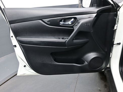 Used 2017 Nissan Rogue SL w/ SL Premium Package image 9