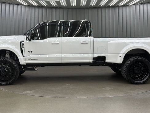 Used 2025 Ford F450 Platinum w/ Camper Package image 2