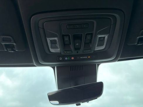 Used 2022 Chevrolet Silverado 1500 ZR2 w/ Technology Package AWD/4WD image 34