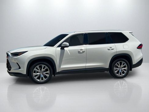 Used 2024 Toyota Grand Highlander FWD image 8