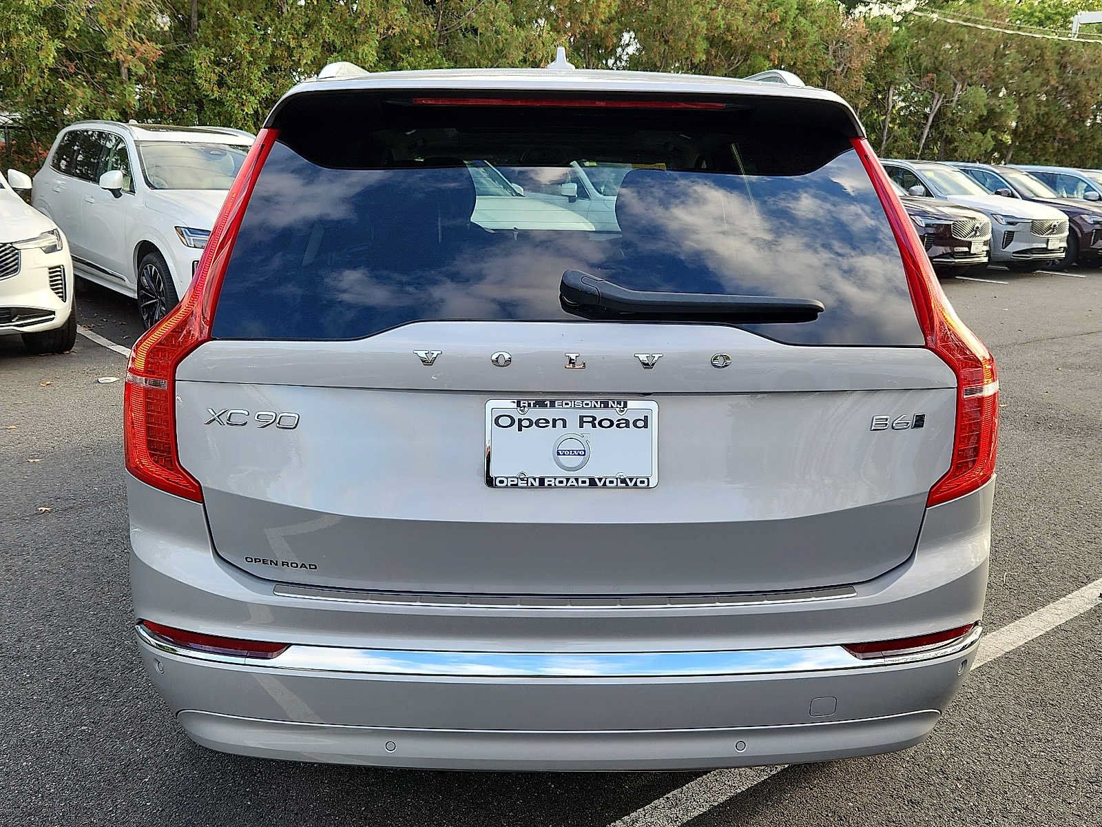 Certified 2023 Volvo XC90 B6 Plus AWD/4WD image 5